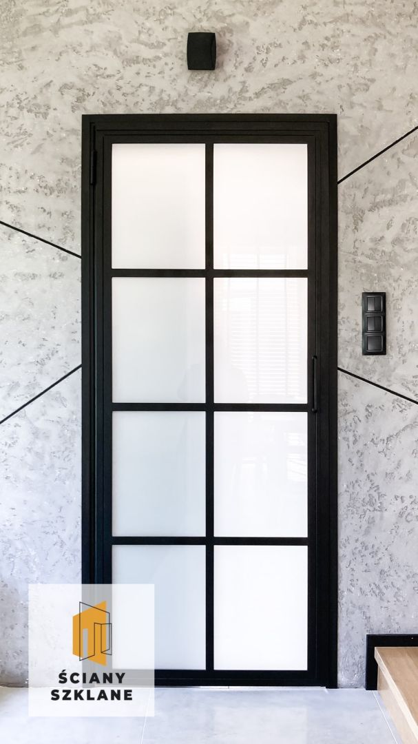 drzwi w stylu loftowym z wypełnieniem ze szkła mlecznego