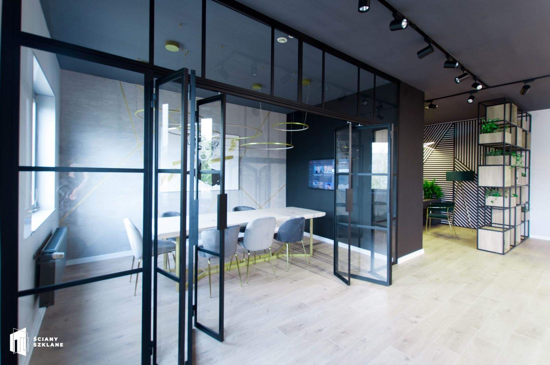 show-room ŚCIANY-SZKLANE, drzwi harmonijkowe, witryna metalowo szklana
